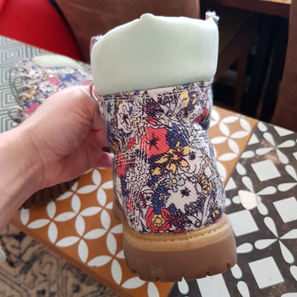 Floral Timberland size 37 - Picture 5 of 8